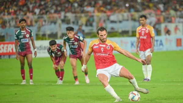 দিমির জোড়া গোলে ডার্বির রং লাল হলুদ! মোহনবাগানকে উড়িয়ে ডুরান্ড সেমিফাইনালে ইস্টবেঙ্গল