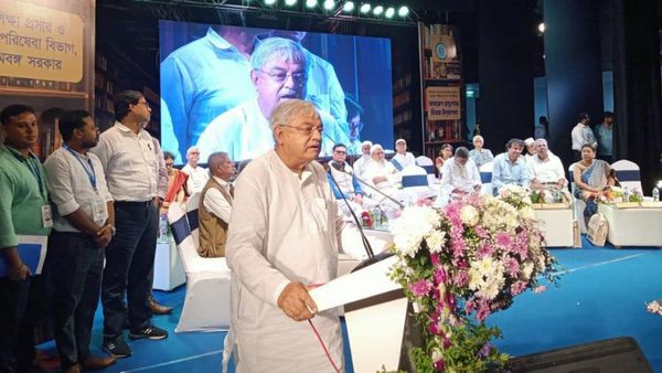 প্রদীপ মজুমদারের গাড়িতে লরির ধাক্কা, অল্পের জন্য রক্ষা পেলেন মন্ত্রী