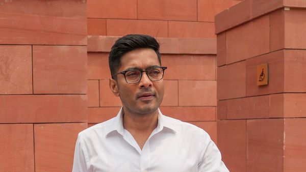 'নির্বাচিত রাজ্য সরকারগুলিকে ফেলতে বিল আনছে কেন্দ্র', অভিষেকের নেতৃত্বে মোদী সরকারের সমালোচনায় ডেরেক-মহুয়ারা