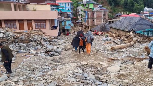 হিমাচলে বন্যা, ধস কাশ্মীরে, অরুণাচল ভাসছে প্রবল বৃষ্টিতে, বর্ষায় বিপর্যস্ত উত্তর ও উত্তর-পূর্ব ভারত
