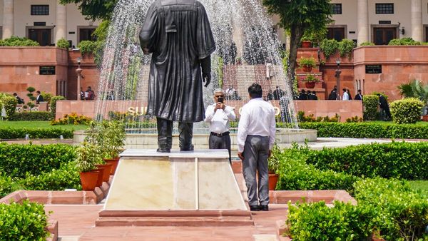 বিহারের ৬৫ লক্ষ বাদ পড়া ভোটারের নাম প্রকাশের নির্দেশ, আধারকে মান্যতা সুপ্রিম কোর্টের