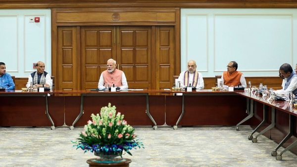 মার্কিন শুল্ক বিবাদের মাঝেই অর্থনৈতিক উপদেষ্টা পরিষদের বৈঠক করলেন প্রধানমন্ত্রী মোদী