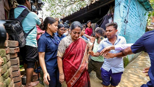 নিজের বাসভবনেই আগন্তুকের হাতে আক্রান্ত দিল্লির মুখ্যমন্ত্রী রেখা গুপ্তা, আটক অভিযুক্ত