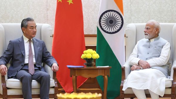 এসসিও শীর্ষ সম্মেলনের আমন্ত্রণ গ্রহণ মোদীর, চিনা বিদেশমন্ত্রী ওয়াংয়ের সঙ্গে বৈঠকে দ্বিপাক্ষিক সম্পর্কে জোর প্রধানমন্ত্রীর