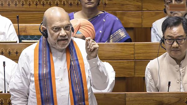 সংসদে সংবিধান সংশোধনী বিল পেশ অমিত শাহের, প্রতিবাদে কপি ছিঁড়ে ফেললেন বিরোধীরা