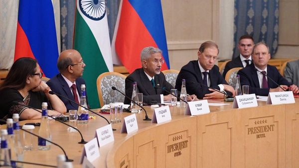 ভারত-রাশিয়া আরও জোরদার বাণিজ্য করুক, ট্রাম্পকে চিন্তায় ফেলে পুতিনের দেশকে আহ্বান জয়শঙ্করের