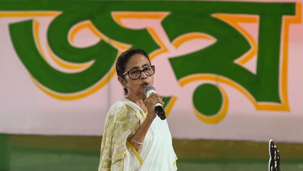 'দেশের প্রধানমন্ত্রীদের যেমন দেখেছেন', সেই অভিজ্ঞতা নিয়ে বই লিখবেন মমতা বন্দ্যোপাধ্যায়