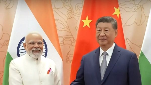 'ড্রাগন ও হাতিকে এক হতে হবে', ট্রাম্পের চাপ বাড়িয়ে মোদীর সঙ্গে দ্বিপাক্ষিক বৈঠকে বললেন জিনপিং