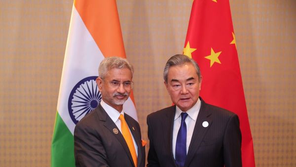 ভারতের অনুরোধে সাড়া চিনের, রফতানি নিষেধাজ্ঞা উঠল জরুরি পণ্যে, চাপ বাড়ল আমেরিকার?