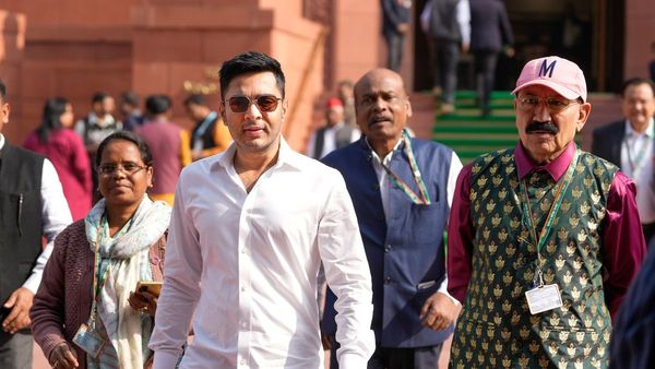 ডায়মন্ড হারবারের ভোটার তালিকা বিতর্কে অনুরাগের অভিযোগের পাল্টা পেন ড্রাইভ পাঠালেন অভিষেক