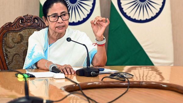 কেন্দ্রের আগেই সেপ্টেম্বরের বেতন দেবে রাজ্য, পুজোয় কর্মচারীদের স্বস্তি দিতেই মমতা-সরকারের পদক্ষেপ