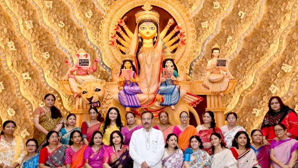 দুর্গাপুজোতেও জোর বাঙালি অস্মিতায়! অরূপের পরামর্শে অভিনব থিমে চমক অশোকনগর সর্বজনীনের