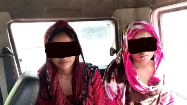 প্রেমিকের সঙ্গে পালানো দুই গৃহবধূ গ্রেফতার, বাড়ির লোকদের ঘুমের ওষুধ খাওয়ানোর কথা স্বীকার