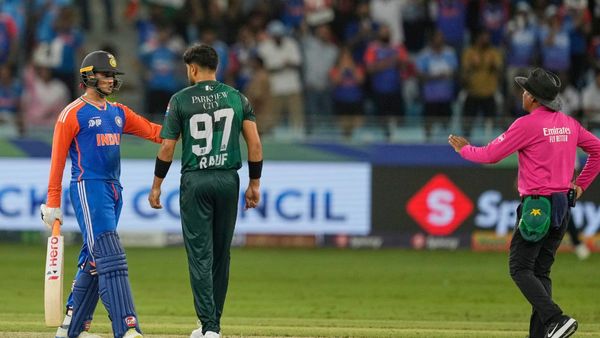 অভিষেকের তাণ্ডবে পাকিস্তানকে পিষে মারল ভারত, সূর্য ফের করমর্দন এড়ানোয় হতভম্ব সলমন