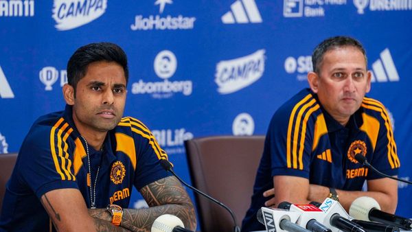 এশিয়া কাপে ভারতের জার্সিতে থাকবে না স্পনসরের লোগো! কোন কোন সংস্থাকে প্রবেশে মানা বিসিসিআইয়ের?