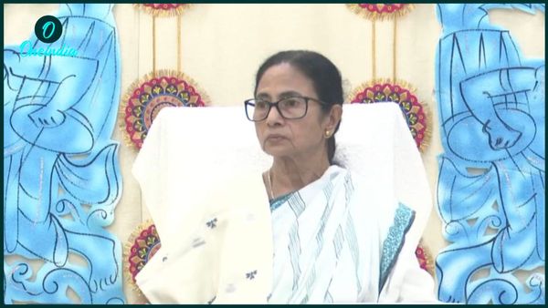 প্রবল বর্ষণে মৃতের সংখ্যা বেড়ে ১০! রাজনীতি না করার আহ্বান জানিয়ে বিপর্যয়ের দায় কাদের ঘাড়ে ঠেললেন মমতা?