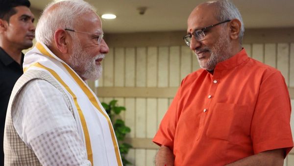 দেশের পঞ্চদশ, তামিলনাড়ু থেকে তৃতীয়! উপরাষ্ট্রপতি হলেন এনডিএ জোটের প্রার্থী রাধাকৃষ্ণণ