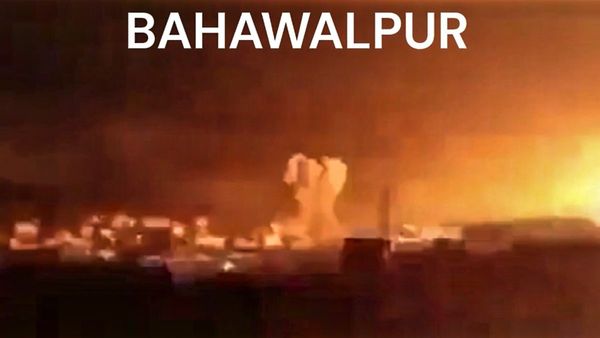 ভারতের হামলায় ছিন্নভিন্ন মাসুদ আজহারের পরিবার, অবশেষে স্বীকার করল জইশ জঙ্গিরা