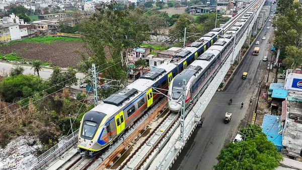 গতিতে বন্দে ভারতকে পিছনে ফেলে এটিই এখন ভারতের দ্রুততম ট্রেন, নাম জানেন?