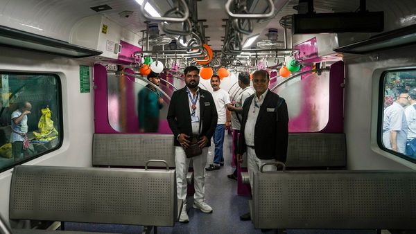 শিয়ালদহ থেকে শুরু আরও দুটি রুটে এসি লোকাল পরিষেবা, আনন্দে যাত্রীরা