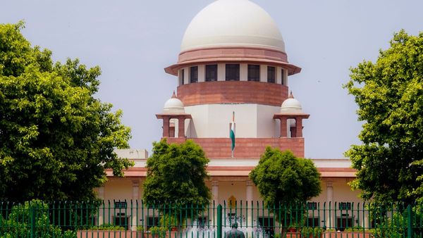 Bihar SIR: আধারকে ভোটারের পরিচয়পত্র হিসাবে বিবেচনা করতে কমিশনকে নির্দেশ সুপ্রিম কোর্টের