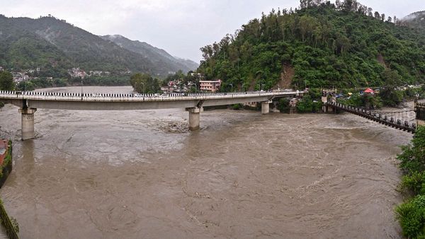 শতদ্রুর জলে বন্যায় ভাসতে চলেছে পাকিস্তান, মানবিক কারণে সতর্ক করল ভারত