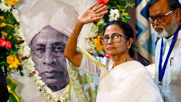 শিক্ষক দিবস ২০২৫: শিক্ষকদের কীভাবে মনের কথা জানাবেন? দেখুন কীভাবে করবেন কৃতজ্ঞতা প্রকাশ