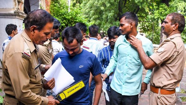 অবশেষে এসএসসি পরীক্ষা অনুষ্ঠিত হল রাজ্যে, পরীক্ষা দিলেন ৩.১৯ লক্ষ পরীক্ষার্থী