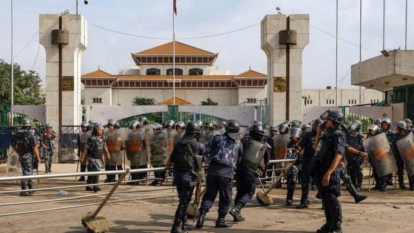 নেপাল জুড়ে কার্ফু, দেশের নিরাপত্তার ভার কাঁধে তুলে নিল সেনাবাহিনী