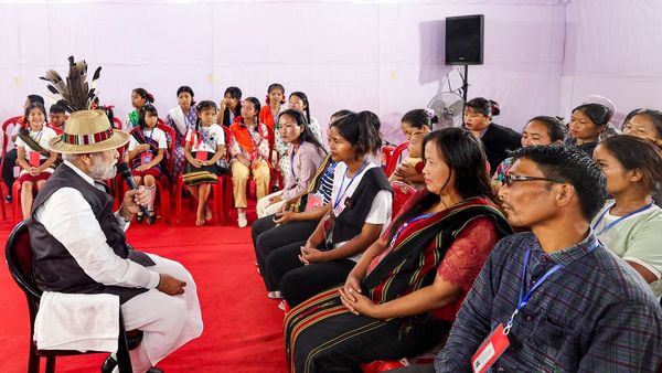 মণিপুরে শান্তির বাণী নিয়ে হাজির মোদী, দেখা করলেন ঘরছাড়াদের সঙ্গে, একাধিক উন্নয়ন প্রকল্পের ঘোষণা