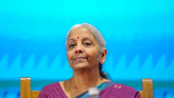 জিএসটি সংস্কারে ভর করে ঘুরে দাঁড়াবে বাংলার অর্থনীতি! কলকাতায় এসে আশা অর্থমন্ত্রী নির্মলার গলায়