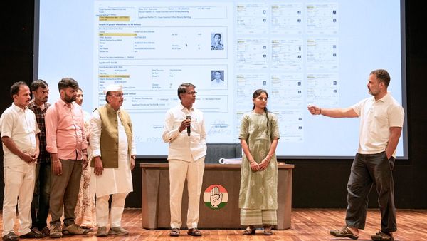 নেপাল ও বাংলাদেশের মতো পরিস্থিতি ভারতে চাইছেন রাহুল, ভোট চুরির অভিযোগ উড়িয়ে পাল্টা দিলেন অনুরাগ