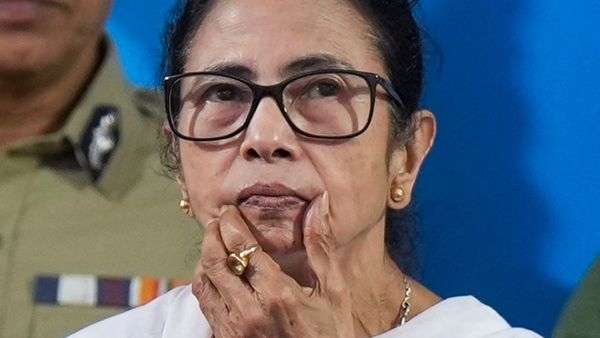 কলকাতায় বৃষ্টির পর মৃতদের পরিবারের কয়েকজনের সঙ্গে কথা মুখ্যমন্ত্রী মমতার, দিলেন আশ্বাস