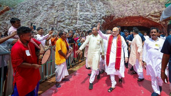 'কতক্ষণ আর পুজো চালাতে পারব জানি না', সজল ঘোষের ফেসবুক পোস্ট! কী হল সন্তোষ মিত্র স্কোয়ারে?