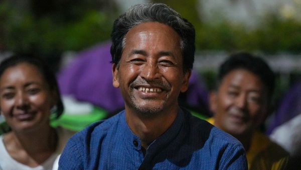 লাদাখে হিংসা, সোনম ওয়াংচুককে প্ররোচনার অভিযোগ গ্রেফতার করল পুলিশ