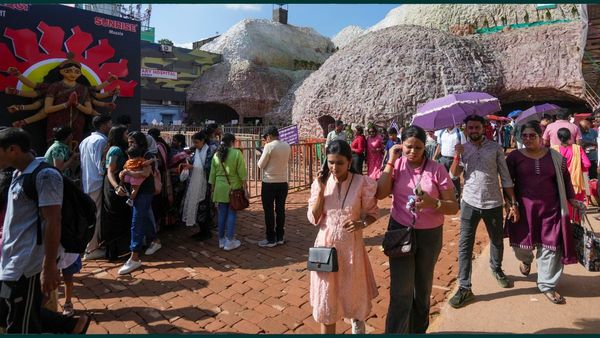 ‘অপারেশন সিঁদুর’, সন্তোষ মিত্র স্কোয়ারের থিম দেখতে উপচে পড়ছে ভিড়