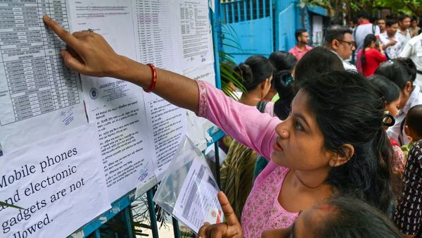 এসএসসি পরীক্ষা নিয়ে বড় দাবি ব্রাত্য বসুর, বিজেপির নাম না করে খোঁচা দিলেন কুণাল, পরীক্ষার্থীরা কী বলছেন?