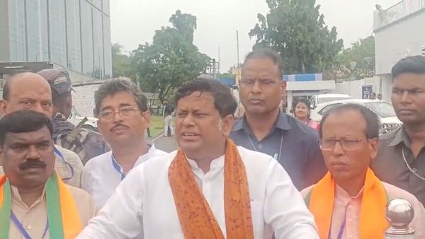 রাজ্যের মন্ত্রীকে ছাড়, কেন্দ্রীয় মন্ত্রীর গাড়ি আটকানো! বিমানবন্দরের বাইরের ঘটনা নিয়ে স্পিকারকে চিঠি সুকান্তর