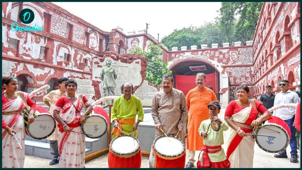 মমতা এবারও তৈরি করে দিলেন অরূপের সুরুচি সংঘের পুজোর থিম সং, স্বাধীনতা সংগ্রামীদের শ্রদ্ধা নিবেদনে ভাবনা আহূতি
