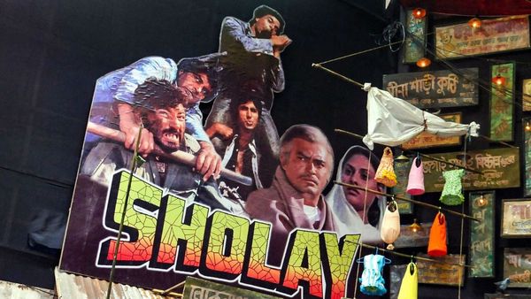 লন্ডন চলচ্চিত্র উৎসবে বিশেষ প্রদর্শনীর মাধ্যমে শোলে-র ৫০ বছর পূর্তি