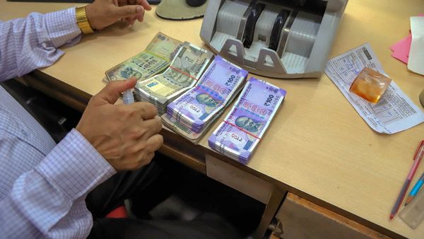 আসানসোলে চিটফান্ড! তৃণমূল নেতার ছেলের কীর্তিতে বিপাকে ৩ হাজার পরিবার, ৩৫০ কোটির দুর্নীতি নিয়ে সরব শুভেন্দু