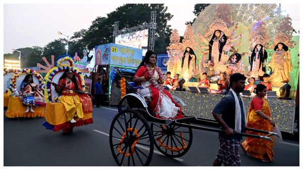 পুজো কার্নিভালে নজিরবিহীন আয়োজন কলকাতায়,রেড রোডে আলোর মেলা ও সাংস্কৃতিক মহোৎসব