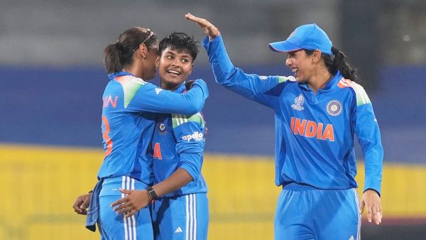 মহিলাদের বিশ্বকাপেও ভারতের কাছে ধরাশায়ী পাকিস্তান, হরমনপ্রীতরা এড়িয়ে গেলেন করমর্দন