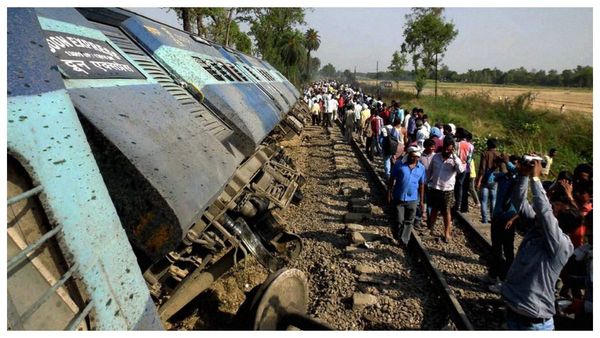 পাকিস্তানে ফের রেল হামলা, জাফর এক্সপ্রেসে বিস্ফোরণ,লাইনচ্যুত একাধিক কামরা