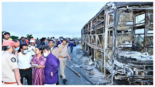 অন্ধ্রপ্রদেশে বাসে ভয়াবহ আগুনের রহস্য উন্মোচিত, ব্যাটারি বিস্ফোরণ ও স্মার্টফোনেই বাড়ে আগুন
