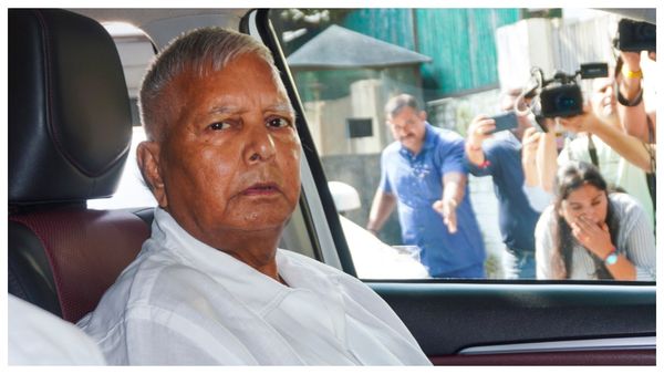 আরজেডিতে প্রতীক ফেরত নাটক,লালু দিলেন, তেজস্বী ফেরালেন, ভোটের মুখে বিহারে অস্বস্তি বাড়ছে