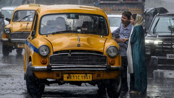 নবমীতে কি ভেস্তে যাবে পুজোর আনন্দ? আবহাওয়া দপ্তরের সতর্কবার্তা