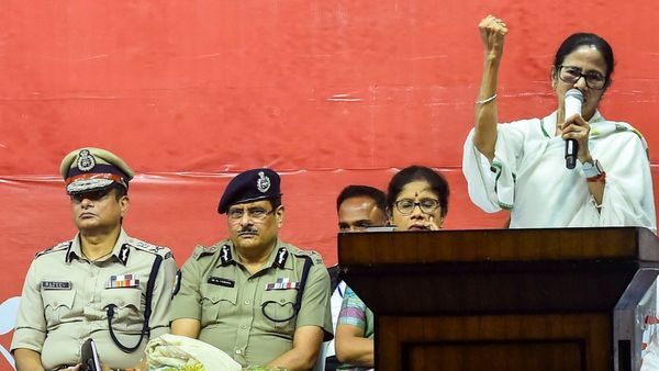  এসআইআরের মাধ্যমে গণতান্ত্রিক অধিকার হরণের প্রচেষ্টা হলে তা রুখব, হুঁশিয়ারি মমতার