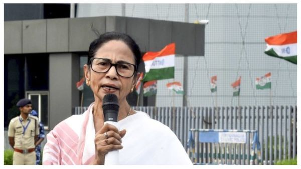 দুর্গোৎসবের মাঝে বাংলার বিরুদ্ধে ‘চক্রান্ত', ডিভিসিকে নিশানা মুখ্যমন্ত্রীর