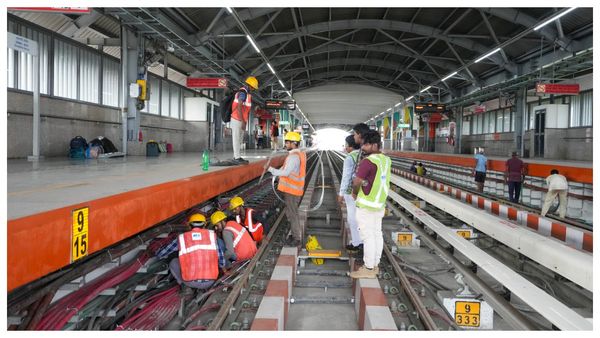 ফের বিপর্যয় মেট্রোর ব্লু লাইনে, গিরিশ পার্কে লাইনে ত্রুটি, দমদম-শহিদ ক্ষুদিরাম রুটে পরিষেবা বন্ধ